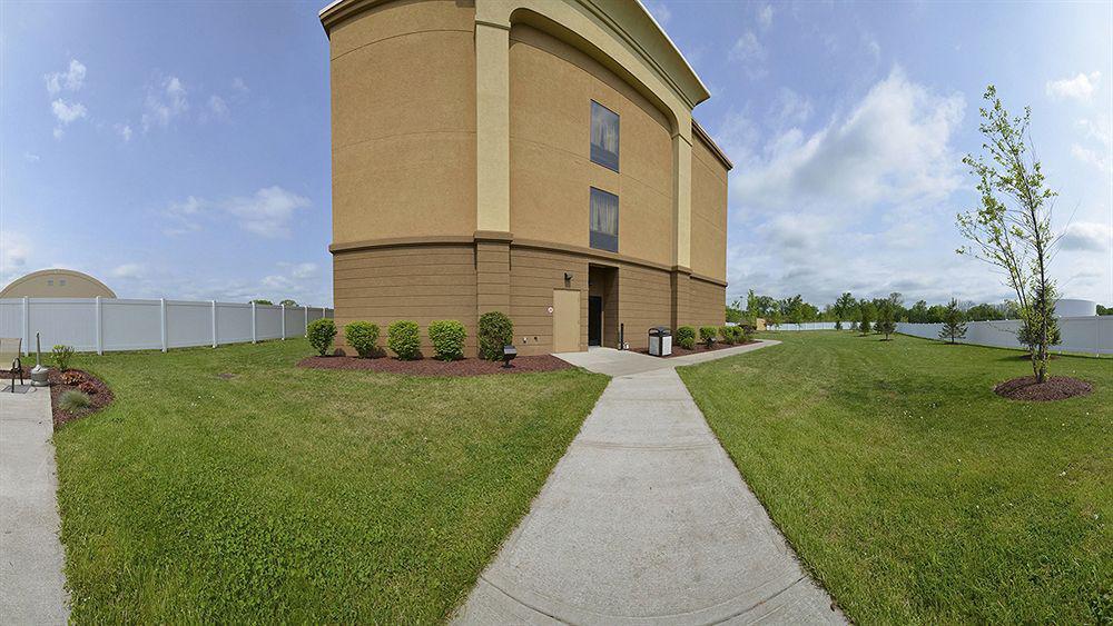 Hampton Inn Utica Esterno foto