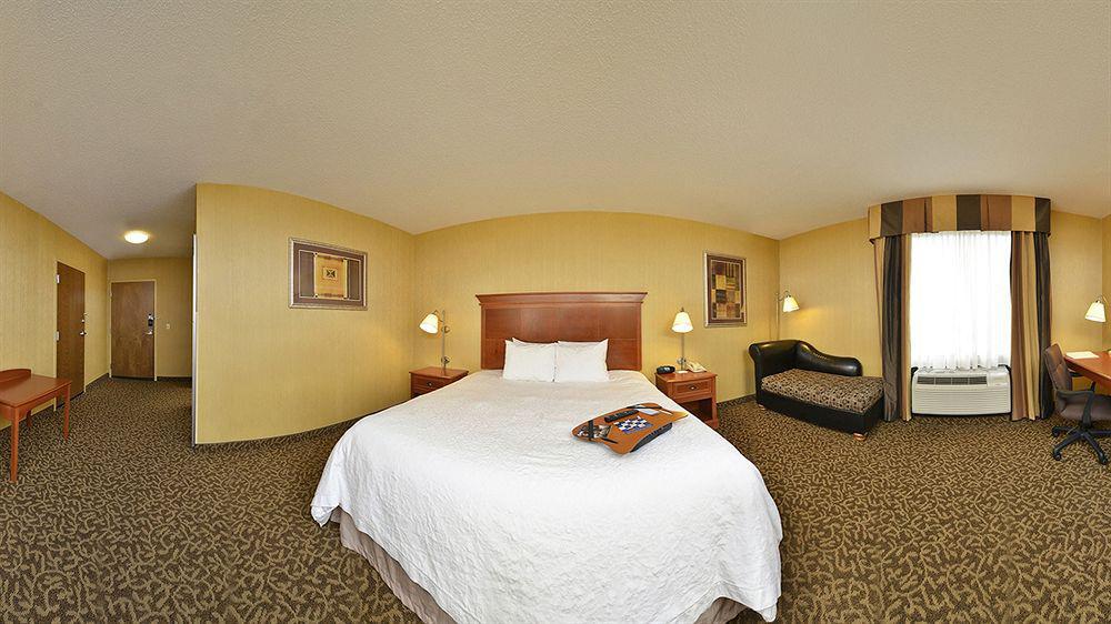 Hampton Inn Utica Esterno foto