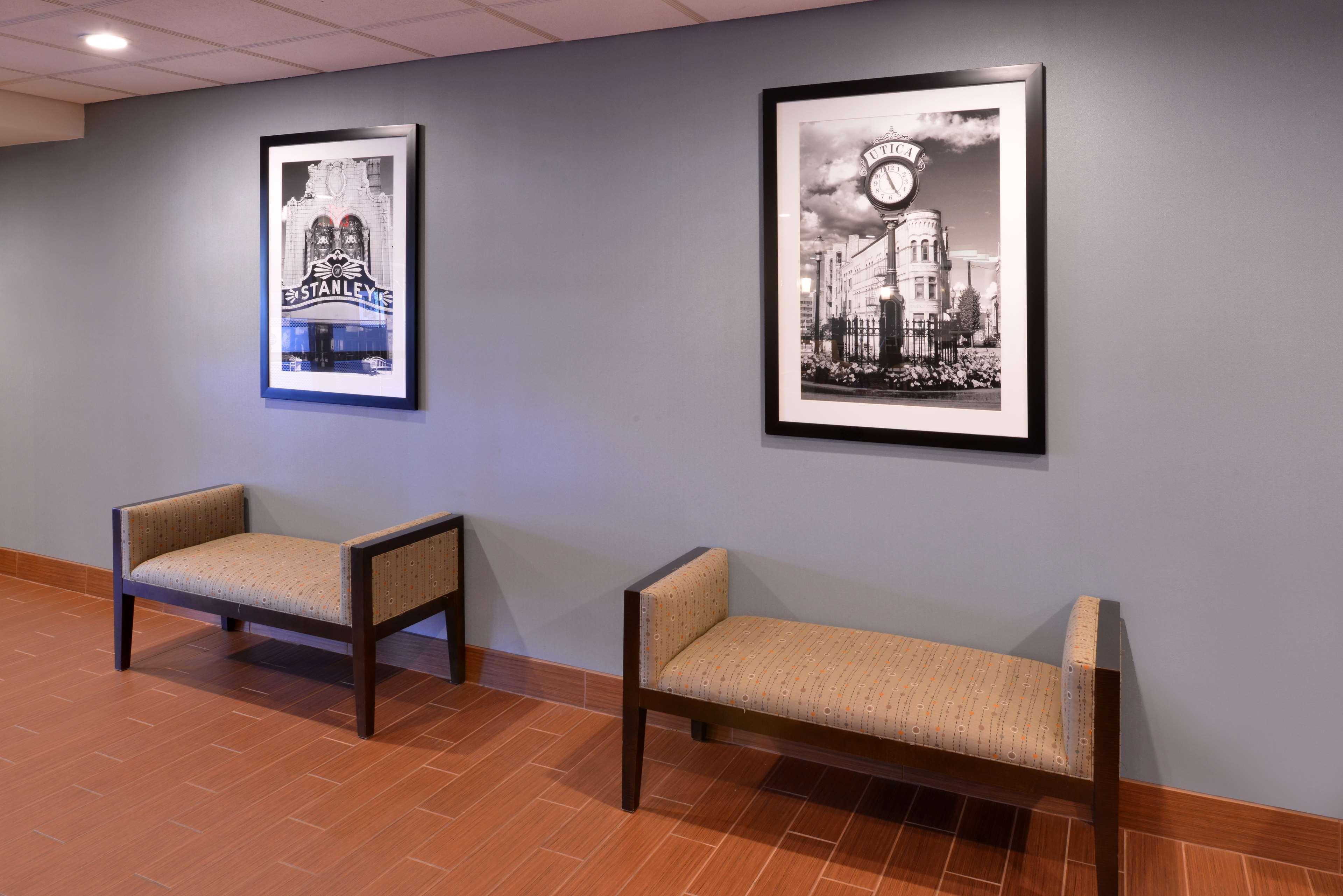 Hampton Inn Utica Esterno foto