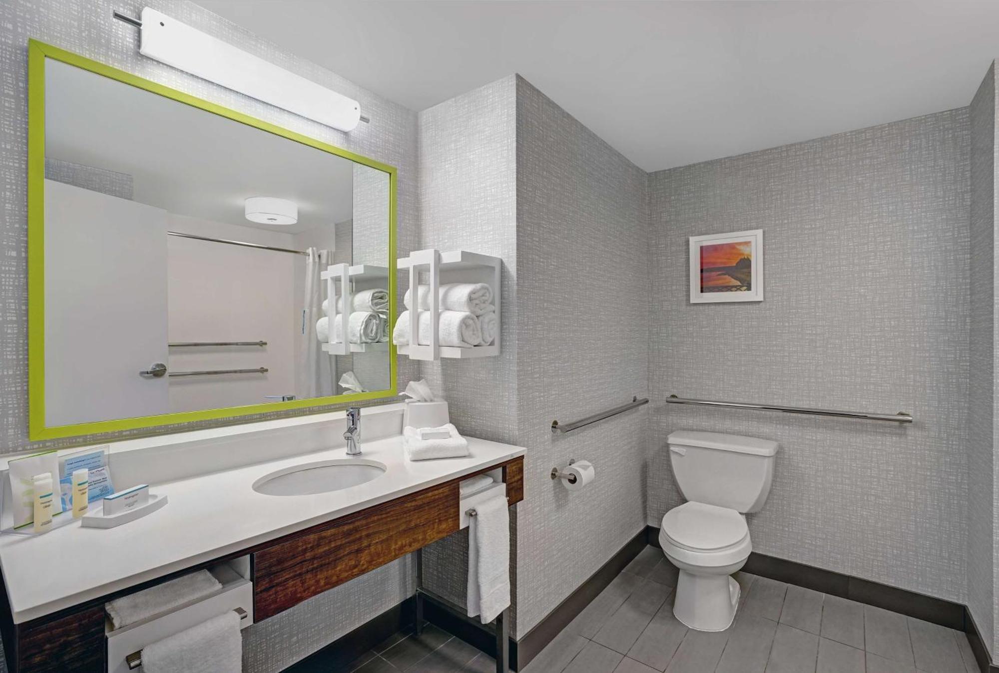 Hampton Inn Utica Esterno foto