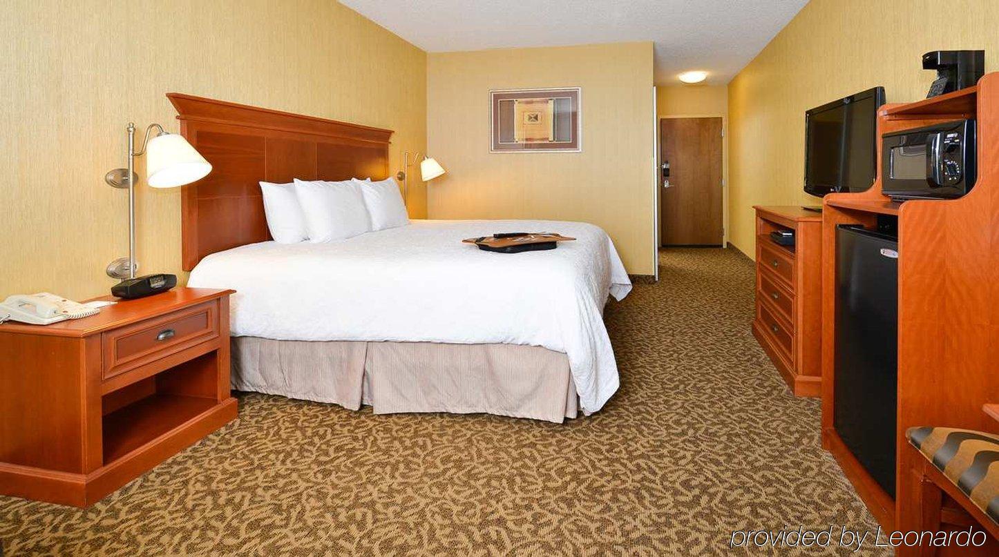 Hampton Inn Utica Esterno foto