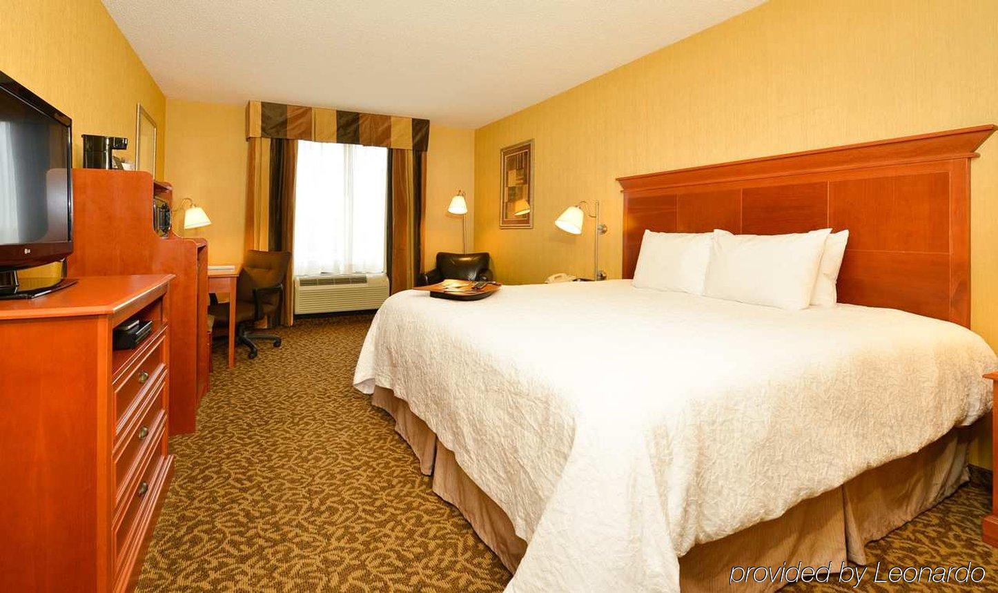 Hampton Inn Utica Esterno foto