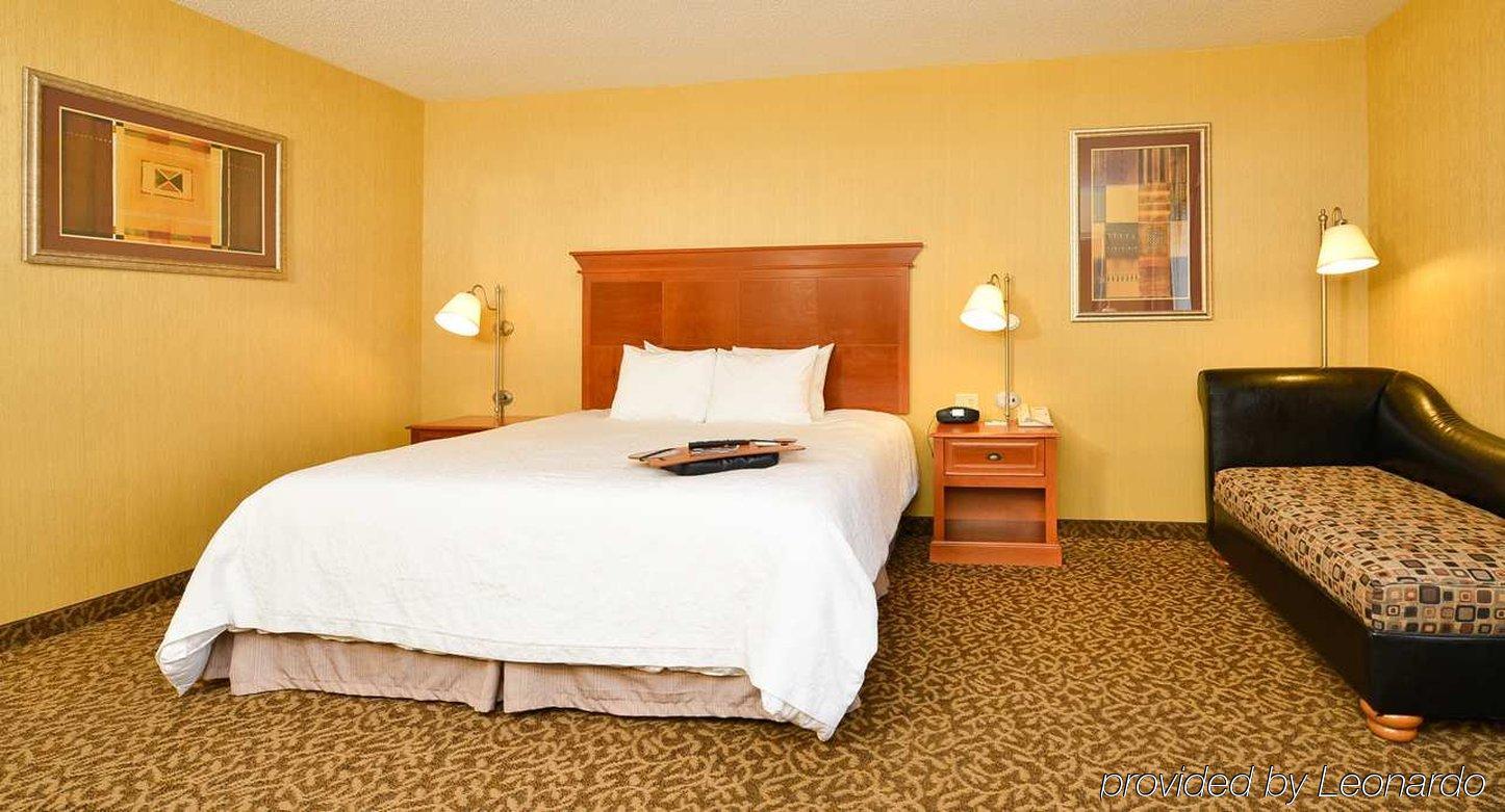 Hampton Inn Utica Esterno foto