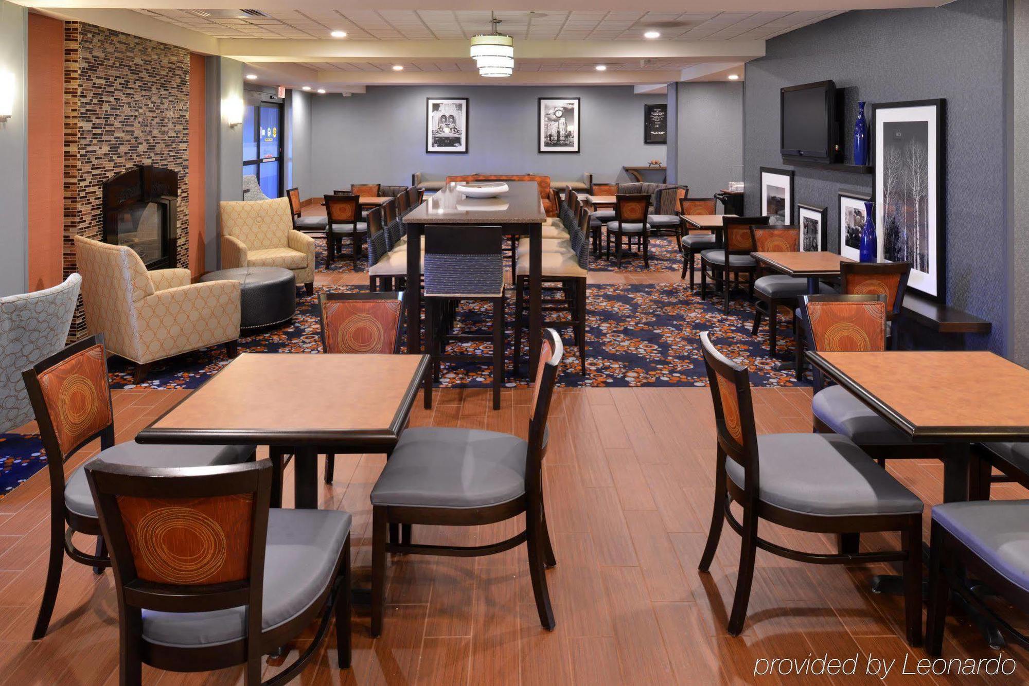 Hampton Inn Utica Esterno foto