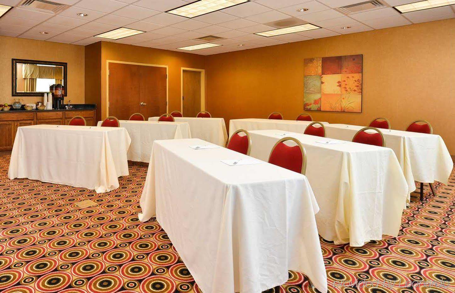 Hampton Inn Utica Esterno foto