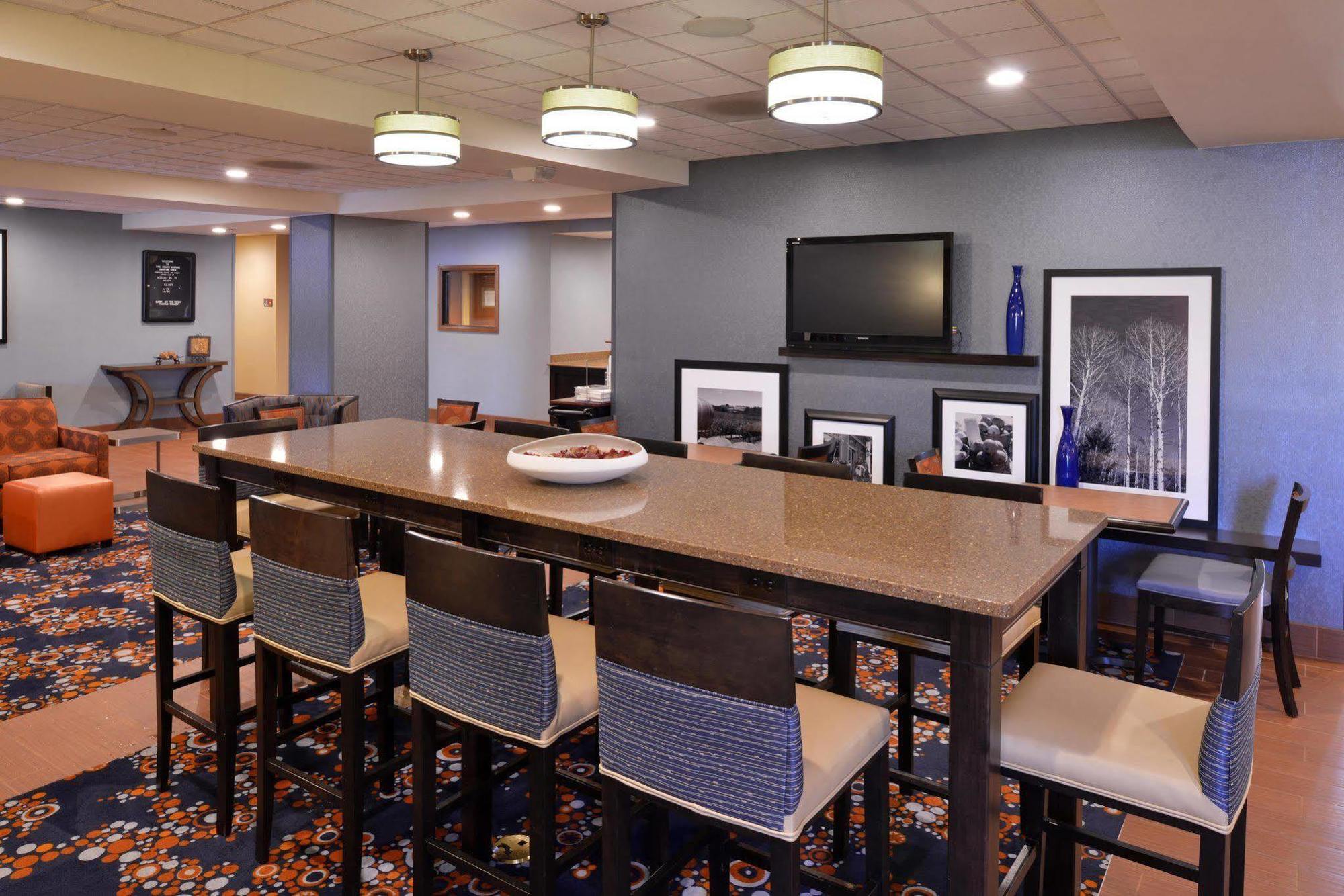Hampton Inn Utica Esterno foto