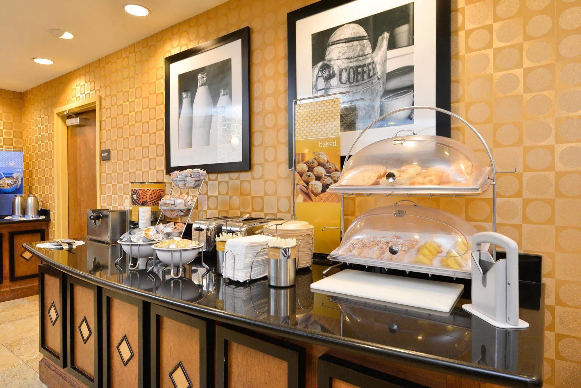 Hampton Inn Utica Esterno foto