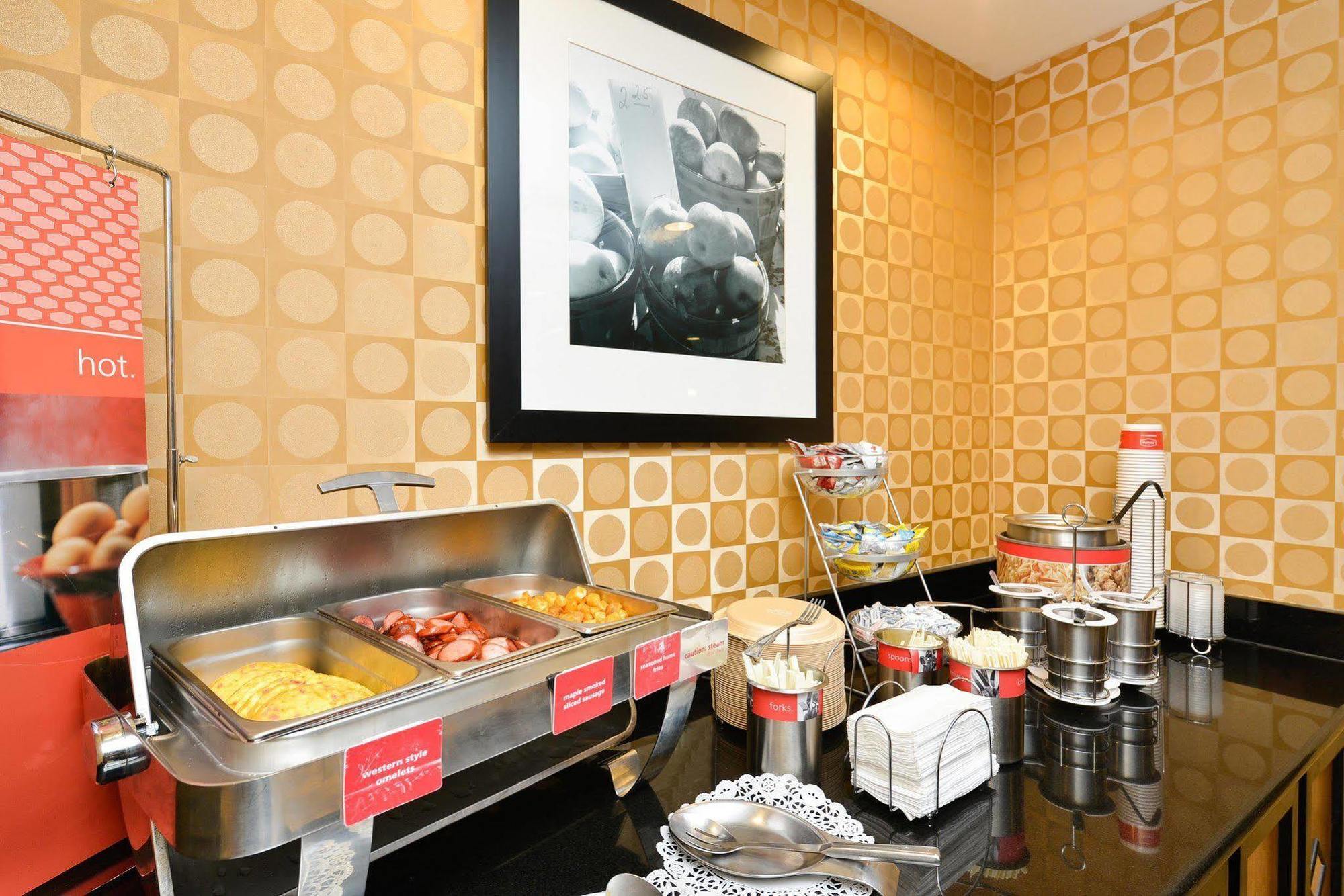 Hampton Inn Utica Esterno foto
