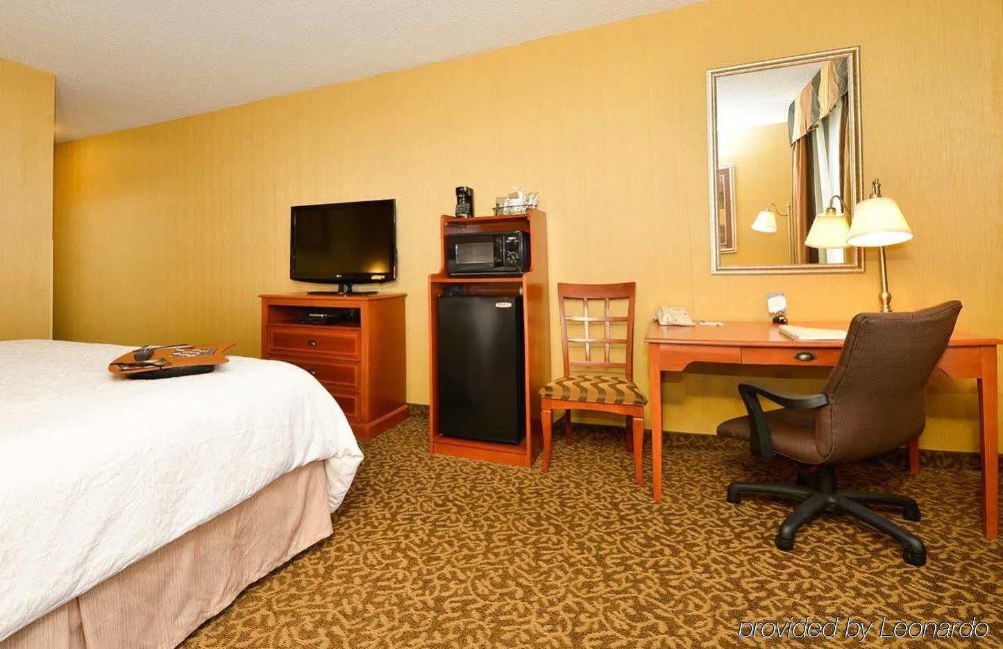 Hampton Inn Utica Esterno foto