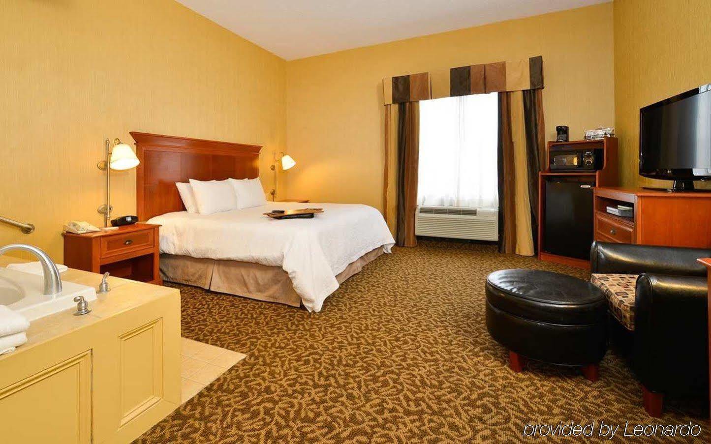 Hampton Inn Utica Esterno foto