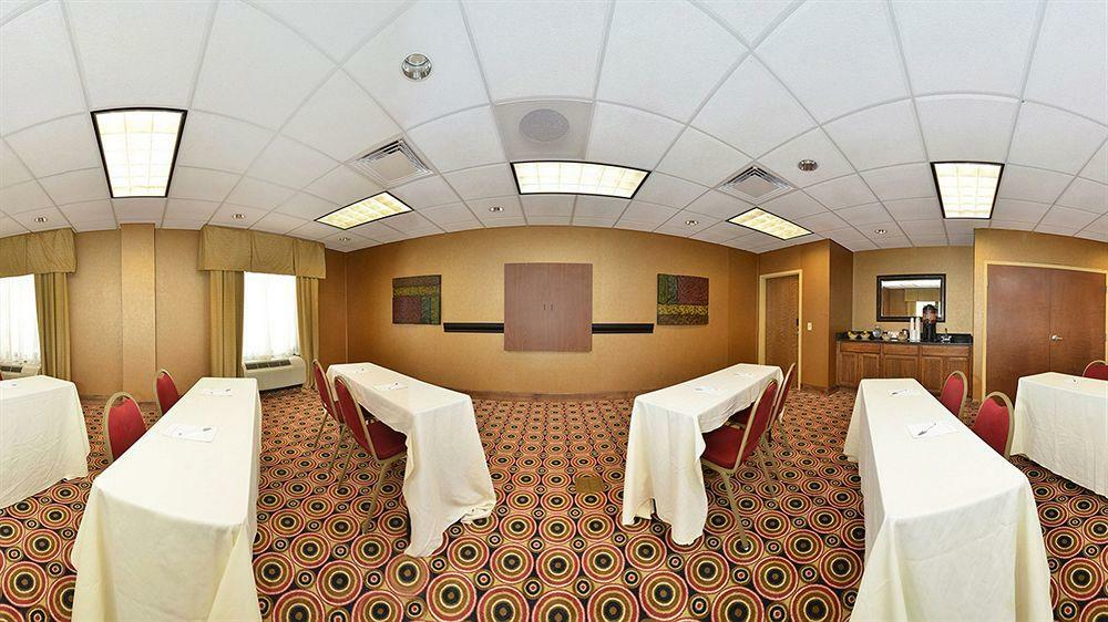 Hampton Inn Utica Esterno foto